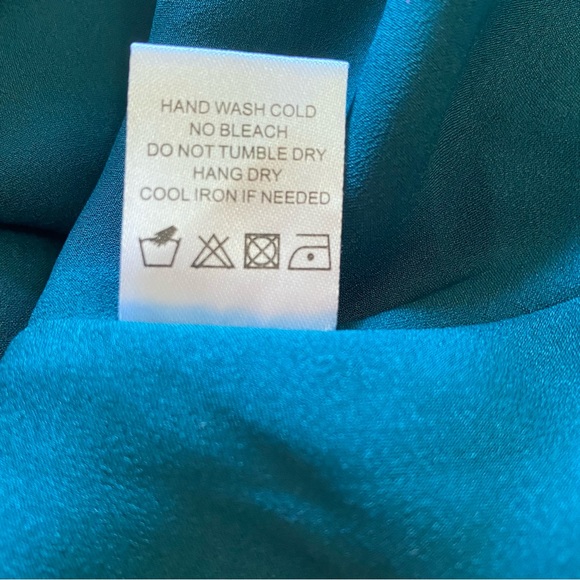 Lovers and Friends blue/green size small top. Tie front, flutter sleeves. Satiny - Picture 7 of 7